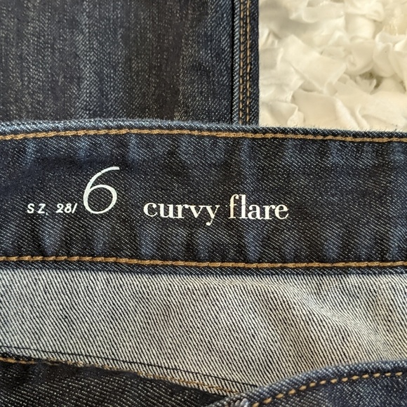 *SOLD*ANN TAYLOR LOFT CURVY FLARE JEANS SIZE 6 - Picture 3 of 4
